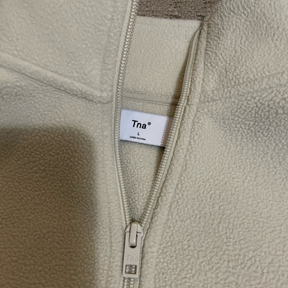 Aritzia TNA Cropped Fleece - Picture 2 of 2